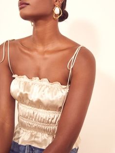 Bare Breasted Dresses And Fashion Tips For Ladies With Small Breasts Bare Breasted Dresses And Fashion Tips For Ladies With Small Breasts